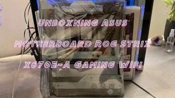 Unboxning the  ROG Strix x670e a gaming wifi.