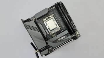 GIGABYTE B660I AORUS PRO DDR4 - 12700K VRM Thermal Benchmark