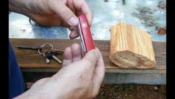 Victorinox Fieldmaster, Swiss Army Knife, Processing Fatwood 3 Ways For Easy Ferro Rod Ignition