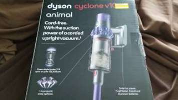 Dyson cyclone V10 animal unboxing