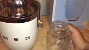 SMEG CJF01 Juicer Review and Demonstration.