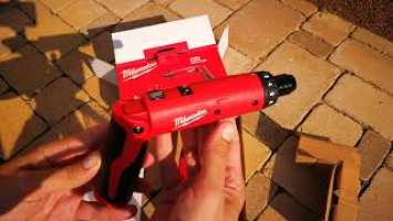 Unpacking / unboxing drill drivers Milwaukee M4 D-202B 4933440475