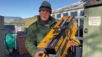 Dewalt DCM575N chainsaw unboxing and converting logs for the lathe