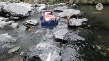 Testing tire Pro line BFgoodrich KM3 Mud Terrain play rock in the river #traxxas #prolineKM3