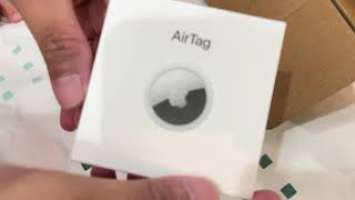 Unboxing Apple AirTag